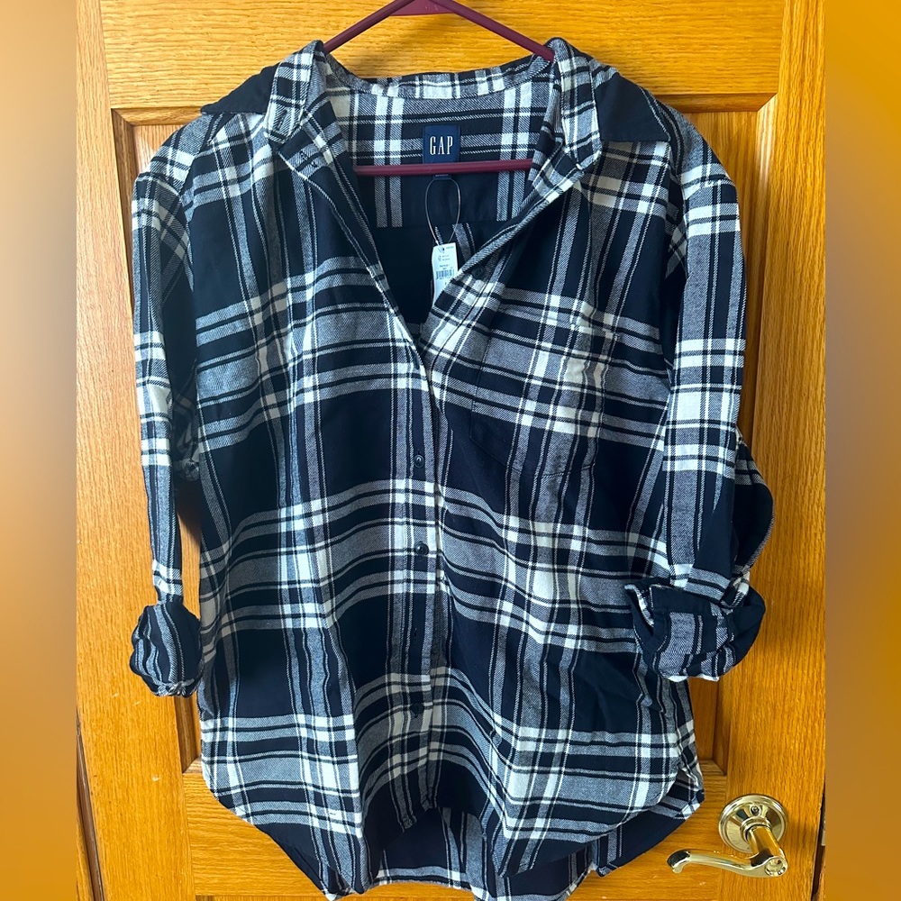 Gap Women’s Black and White Oversized Flannel